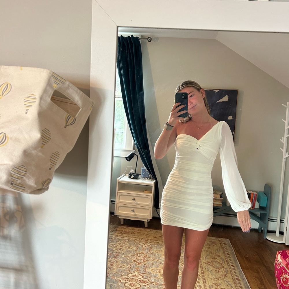 Chic White One-Shoulder Dress